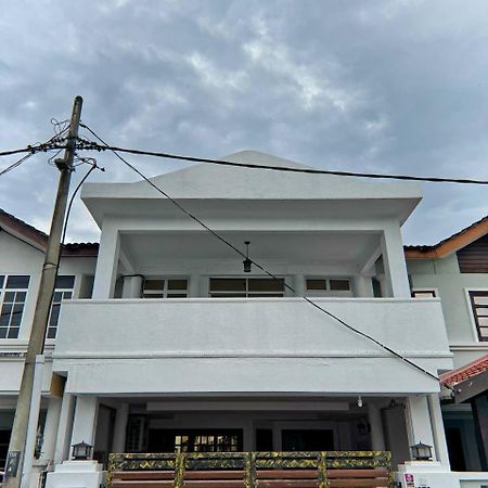 Ibai Golf Home Resort Homestay Kuala Terengganu Bagian luar foto